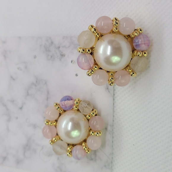Elegant Fuax Pearl and Pink Beaded flower Earrings vintage style - Picture 5 of 17